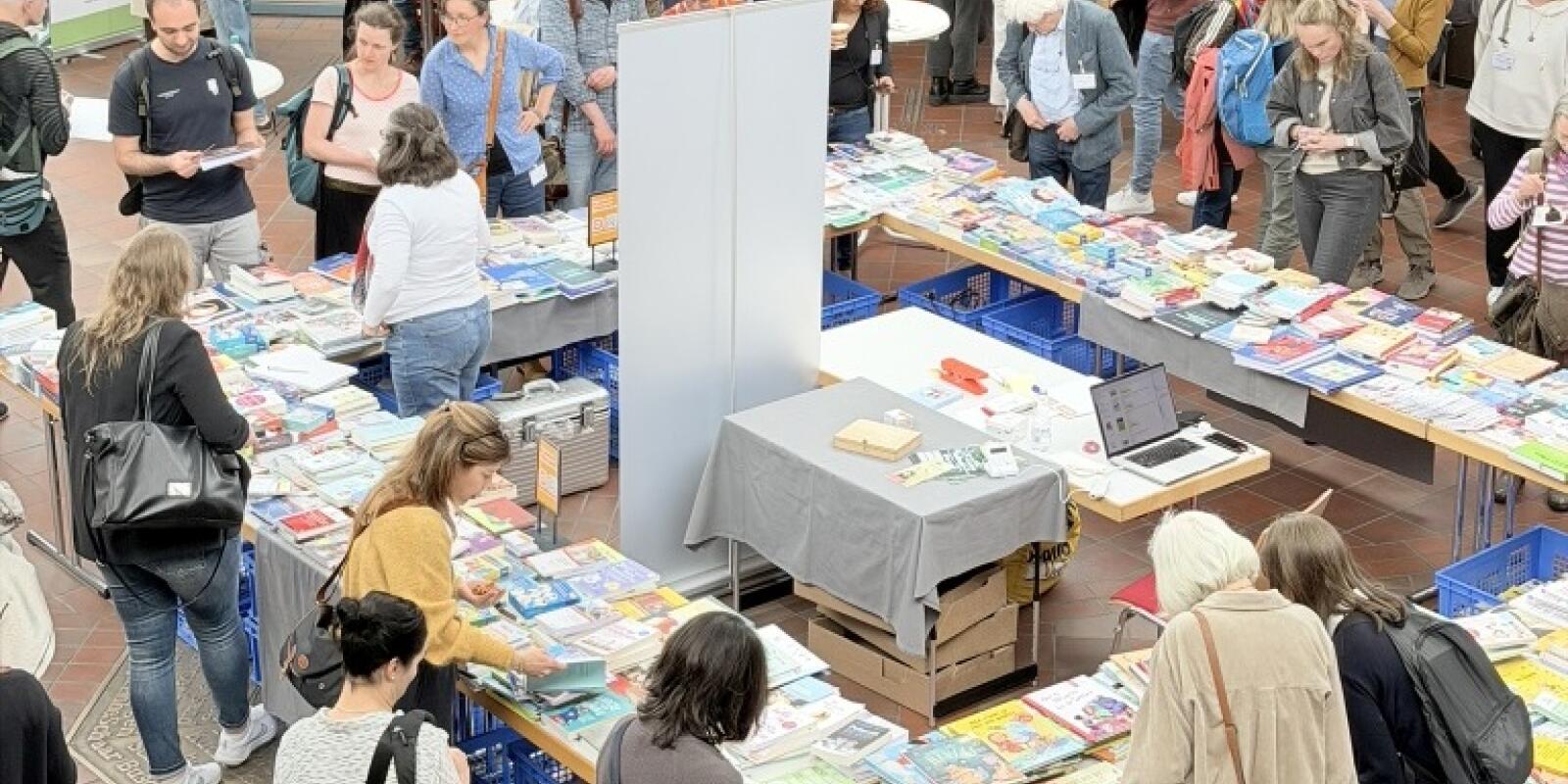 Treffpunkt, Bücherstand